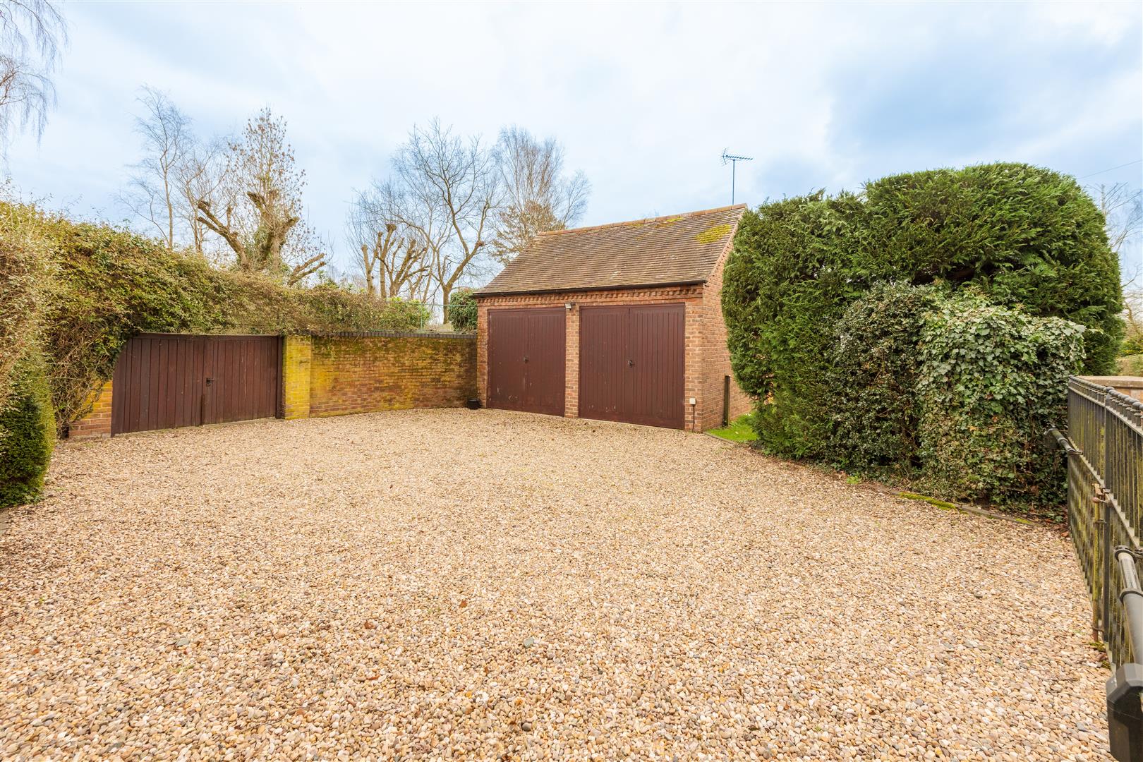 3 bed property in Bradford Lane, Stourbridge